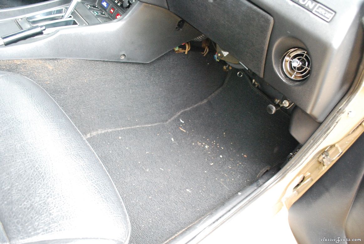 Passenger side floor board, carpet is intact and clean - needs vacum