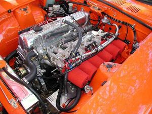 Nice Orange Z - engine bay