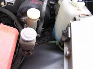 240Z brake master cylinder