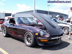 maroon_240z