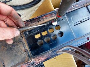 240z rear hatch vent 004.jpg