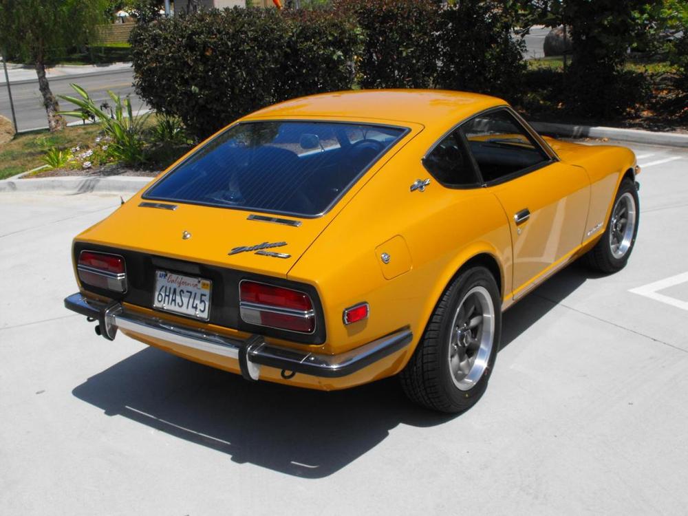 70 240Z.jpg