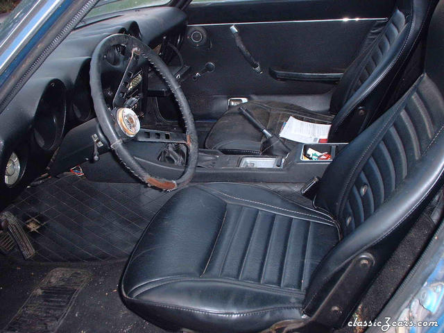 Wayne's 1972 V8 interior