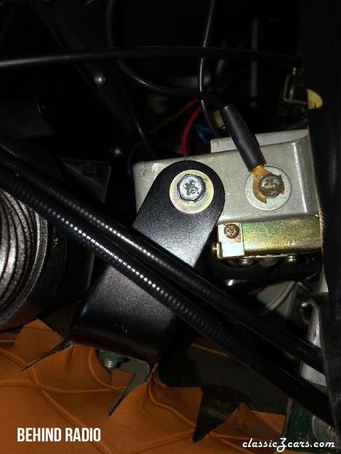 1971_datsun_240z_1580159401920a492f3b2253e7Behind-radio.jpg