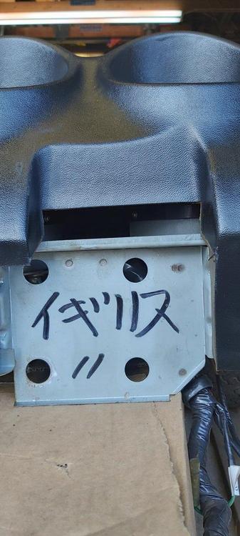 Igirisu dash bracket.jpg