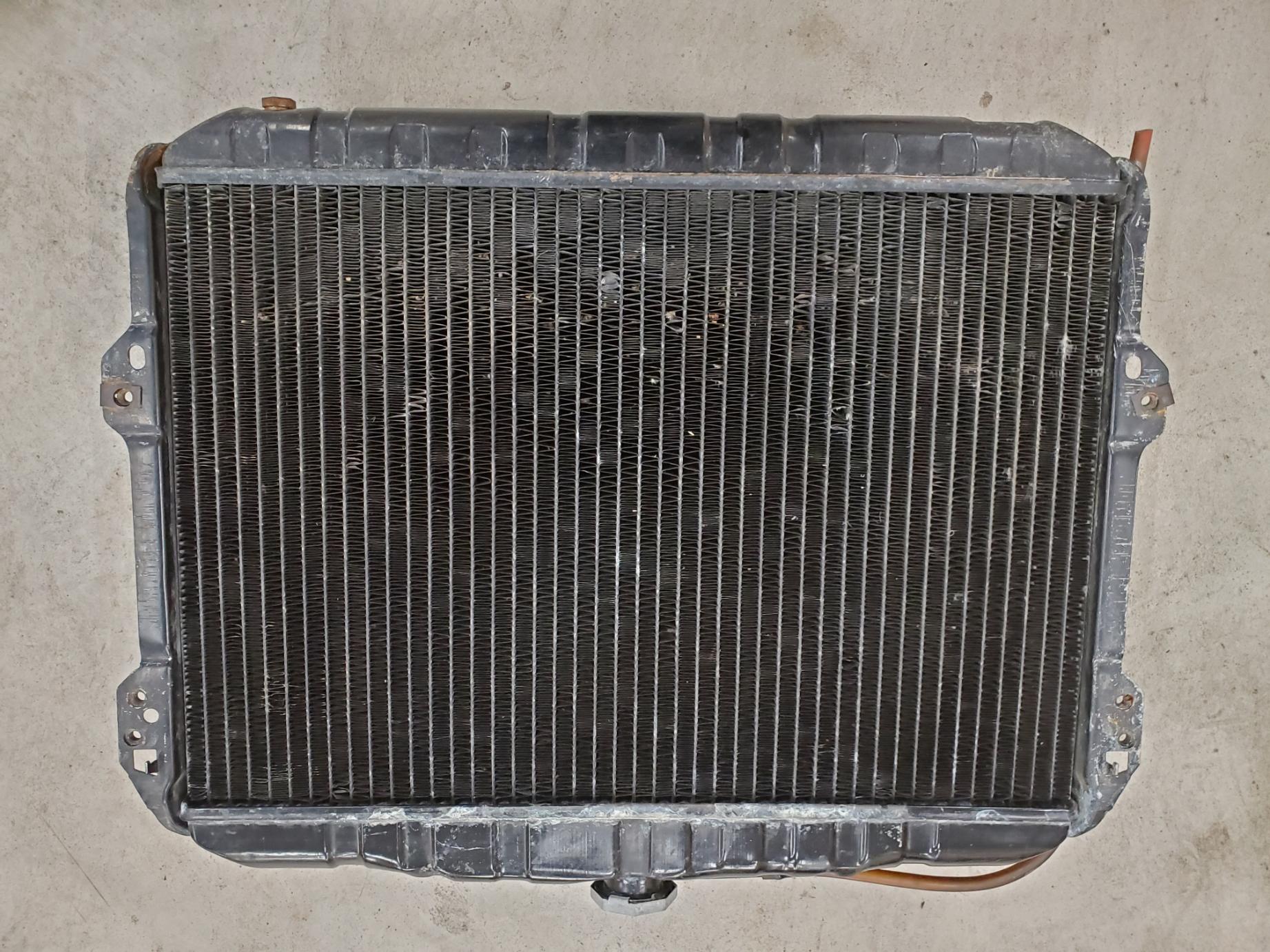 280Z Radiator with shroud