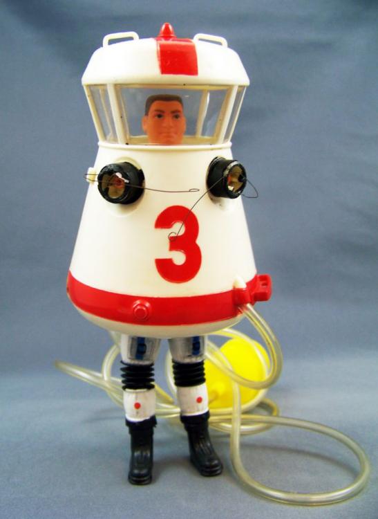 major-matt-mason---mattel---major-matt-mason-with-moon-suit--ref6303--loose-p-image-335660-grande.jpg