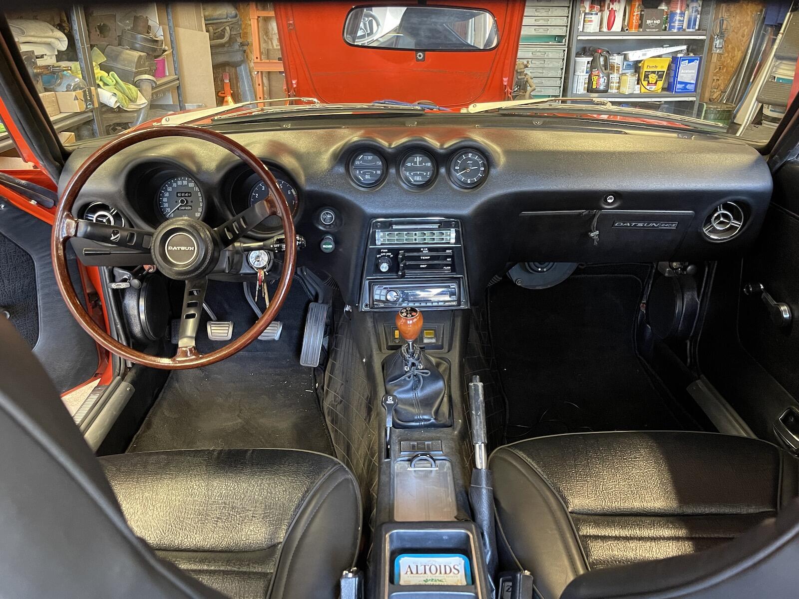 240z dash store cap