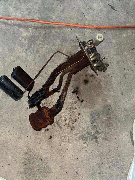 1979 280zx Fuel sending unit/ gas tank