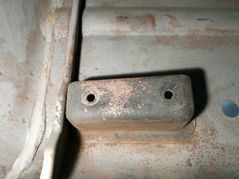 seat mounts back2.jpg