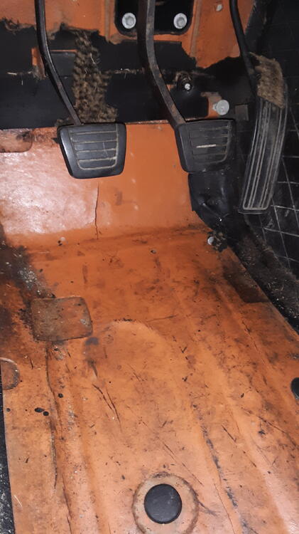 fou drivers floor no rust ha.jpg