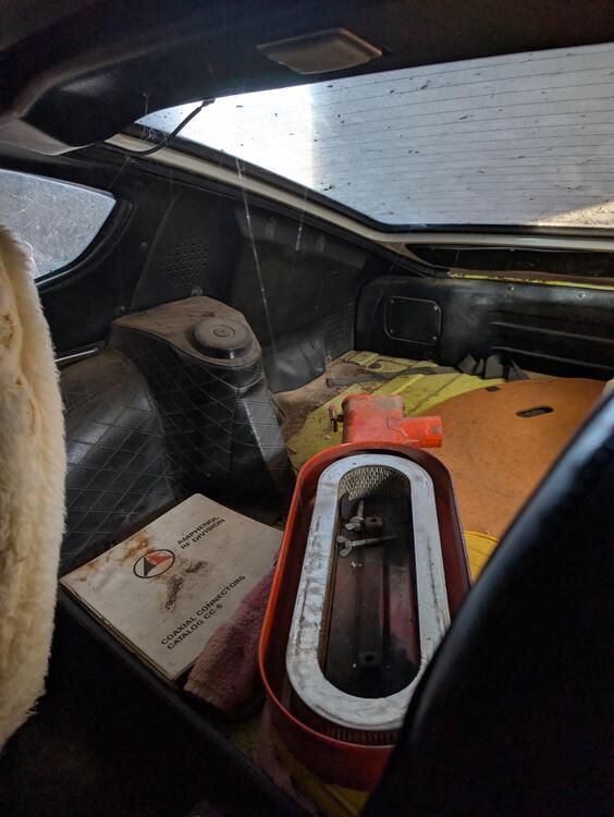 Car - TM-JM CA 530FXO 1972 Datsun 240Z Interior rear hatch.jpg