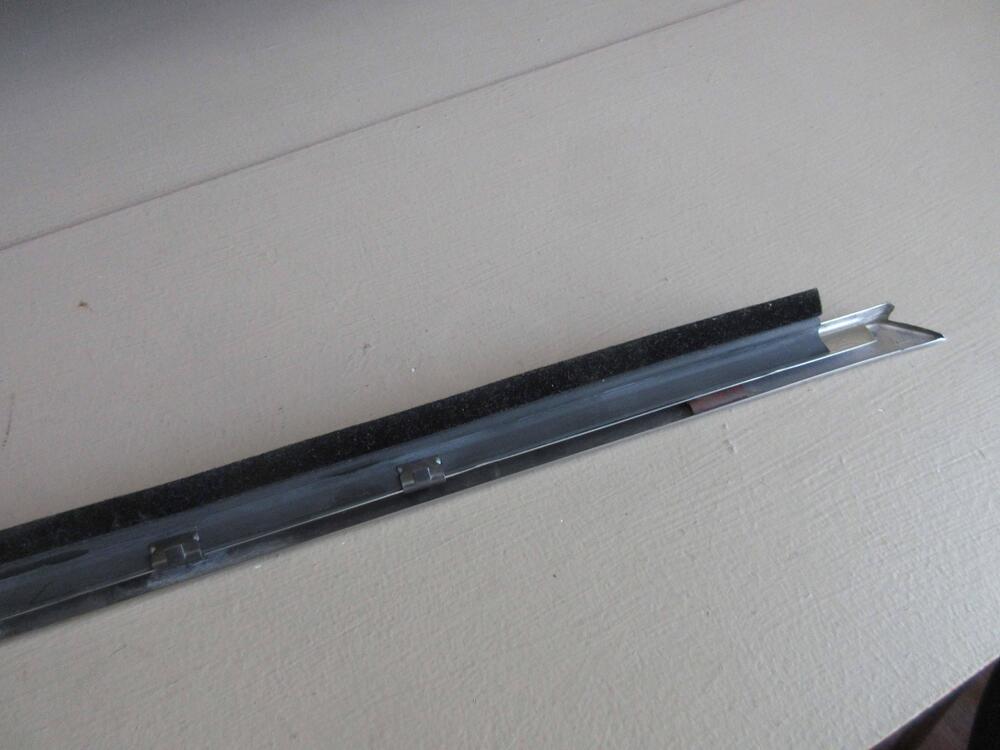 Z Squeegee Strip Clip 00s.JPG
