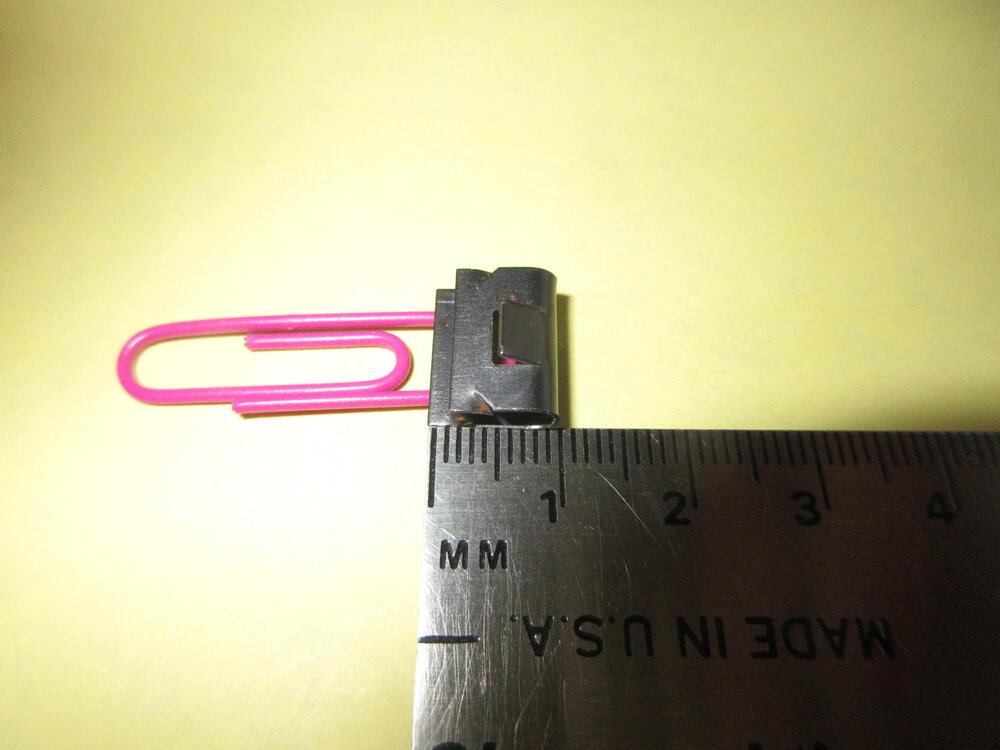 Z Squeegee Strip Clip 01s.JPG